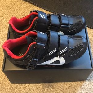 EUC  Peloton cycling shoe with delta clips.